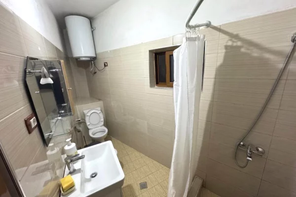 Shtepi me qera 2+1 ne Tirane - 45,000 Leke