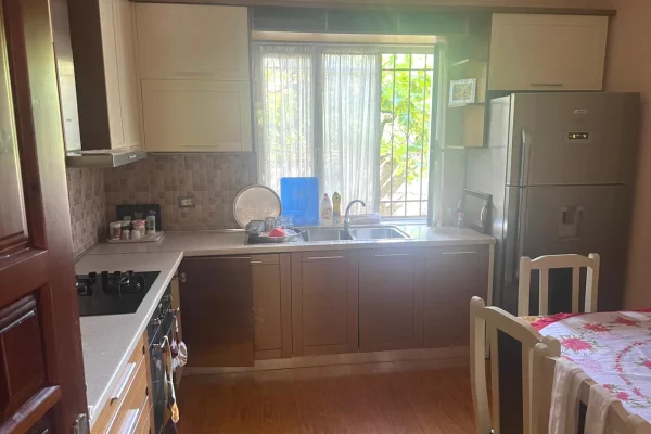 Shtepi me qera 1+1 ne Tirane - 35,000 Leke