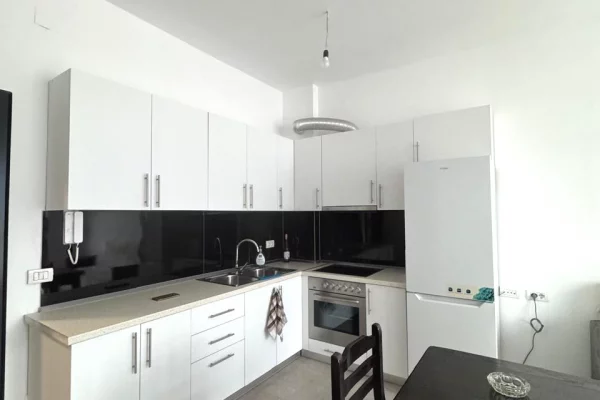 Shtepi me qera Apartament ne Tirane, 2+1, Mobilimi E mobiluar, Pagesa 43,000  Leke.