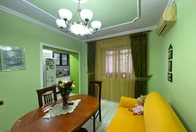 Shtepi ne shitje Apartament ne Tirane, 4+1, Mobilimi Pjeserisht e mobiluar, Pagesa 220,000  Euro.