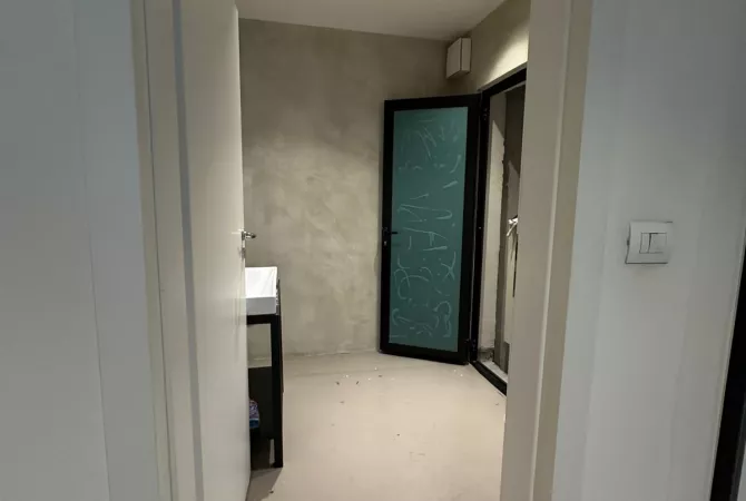 Ambient biznesi me qera 3+1 ne Tirane - 2,000 Euro