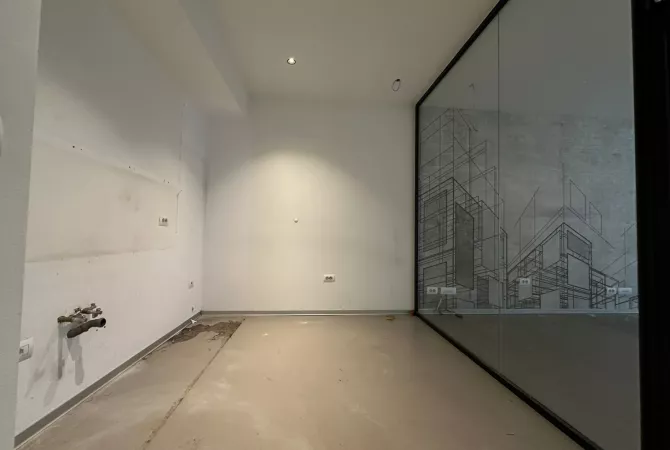Ambient biznesi me qera 3+1 ne Tirane - 2,000 Euro