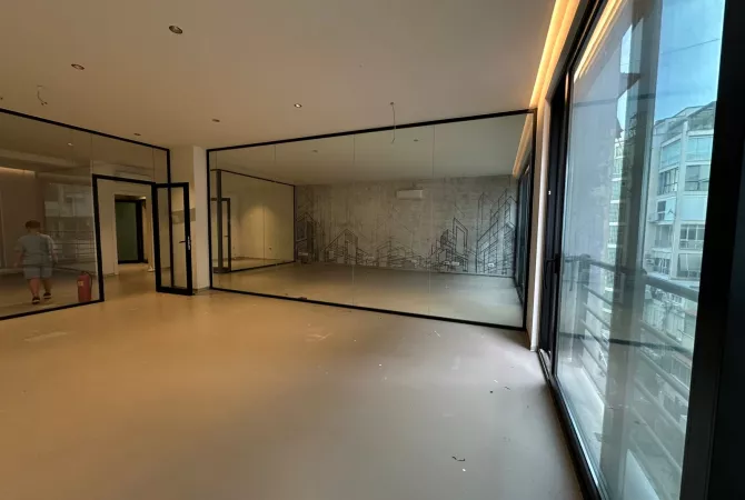 Ambient biznesi me qera 3+1 ne Tirane - 2,000 Euro