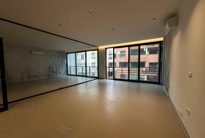 Ambjent Zyrash per qira ne bllok.