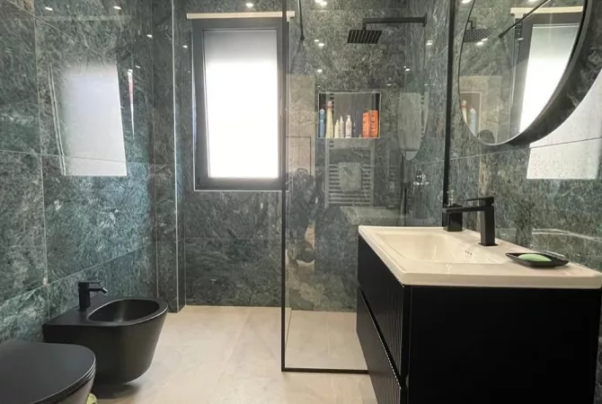 Shtepi ne shitje Apartament ne Tirane, 2+1, Mobilimi E mobiluar, Pagesa 360,000  Euro.