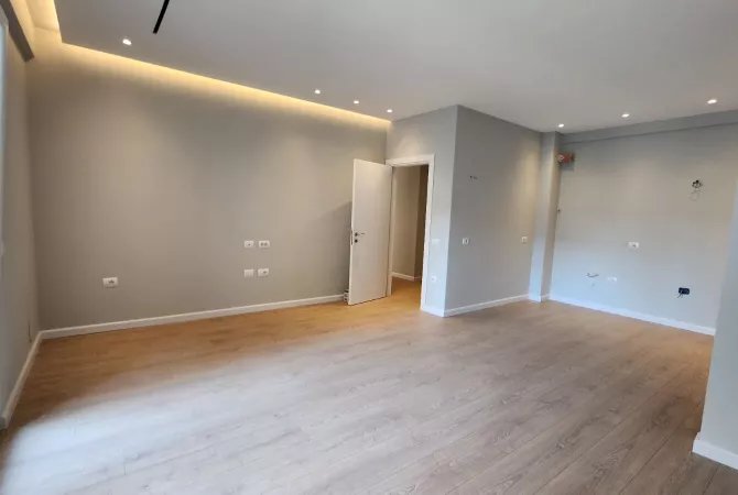 Ambient biznesi me qera 3+1 ne Tirane - 1,350 Euro