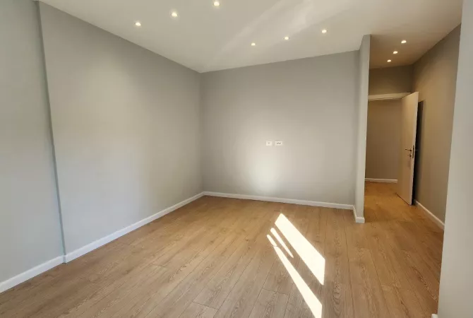 Ambjent zyre te Kika 2 per qira .