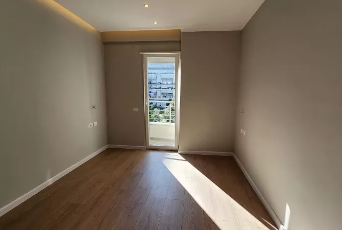 Ambjent zyre te Kika 2 per qira .