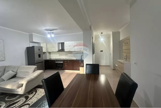 Shtepi ne shitje Apartament ne Tirane, 3+1, Mobilimi E mobiluar, Pagesa 299,000  Euro.