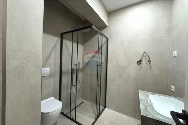 Shtepi ne shitje Apartament ne Tirane, 1+1, Mobilimi Bosh, pa mobiluar, Pagesa 165,000  Euro.