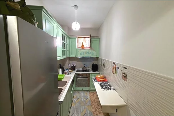 Shtepi ne shitje Apartament ne Tirane, 2+1, Mobilimi Bosh, pa mobiluar, Pagesa 265,000  Euro.