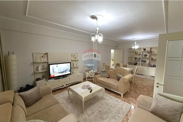 Shtepi ne shitje Apartament ne Tirane, 2+1, Mobilimi Bosh, pa mobiluar, Pagesa 265,000  Euro.