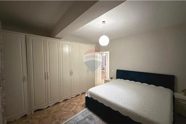 Shtepi ne shitje Apartament ne Tirane, 2+1, Mobilimi Bosh, pa mobiluar, Pagesa 265,000  Euro.