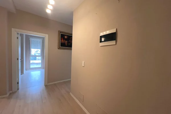 Shtepi ne shitje Apartament ne Tirane, 3+1, Mobilimi Pjeserisht e mobiluar, Pagesa 160,000  Euro.