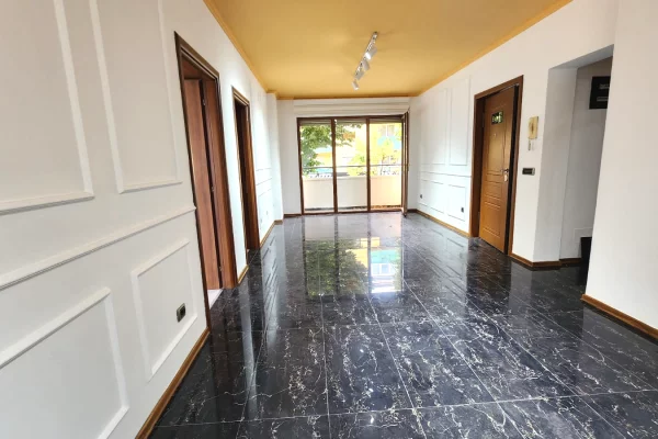 Ambient biznesi me qera 3+1 ne Tirane - 750 Euro