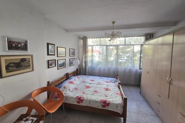 Shtepi ne shitje Apartament ne Tirane, 3+1, Mobilimi E mobiluar, Pagesa 190,000  Euro.