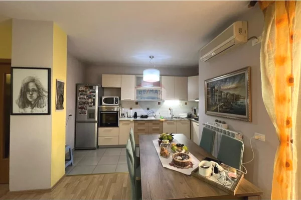 Shtepi ne shitje Apartament ne Tirane, 2+1, Mobilimi E mobiluar, Pagesa 342,000  Euro.