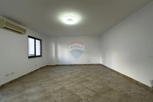 Ambient biznesi me qera 3+1 ne Tirane - 1,100 Euro