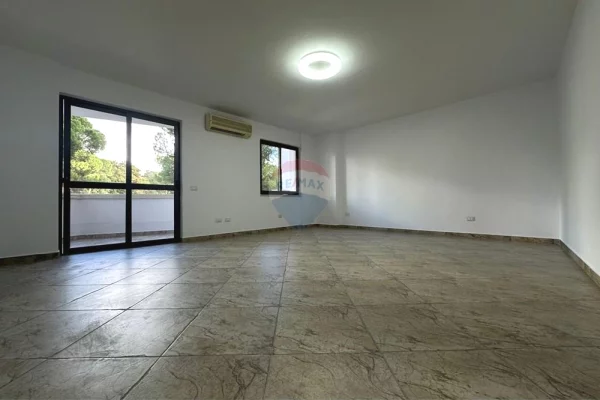 Ambient biznesi me qera 3+1 ne Tirane - 1,100 Euro