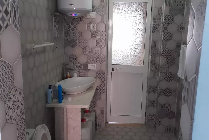 Shtepi me qera 1+1 ne Tirane - 42,000 Leke