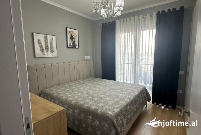 Shtepi ne shitje Apartament ne Tirane, 2+1, Mobilimi E mobiluar, Pagesa 245,000  Euro.