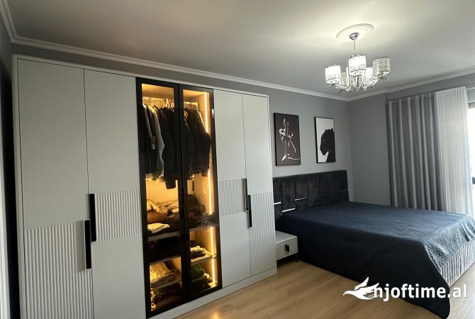 Shtepi ne shitje Apartament ne Tirane, 2+1, Mobilimi E mobiluar, Pagesa 245,000  Euro.