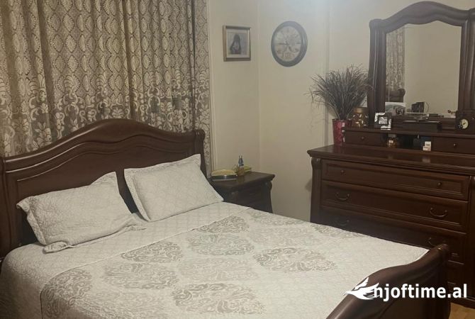 Shtepi ne shitje Apartament ne Tirane, 3+1, Mobilimi E mobiluar, Pagesa 241,500  Euro.