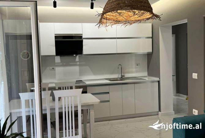 Shtepi me qera Apartament ne Tirane, 2+1, Mobilimi E mobiluar, Pagesa 850  Euro.