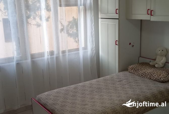 Shtepi me qera Apartament ne Tirane, 2+1, Mobilimi E mobiluar, Pagesa 650  Euro.
