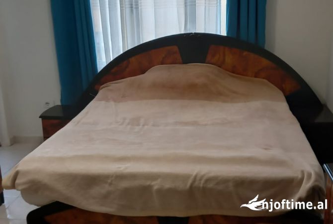 Shtepi me qera Apartament ne Tirane, 2+1, Mobilimi E mobiluar, Pagesa 650  Euro.