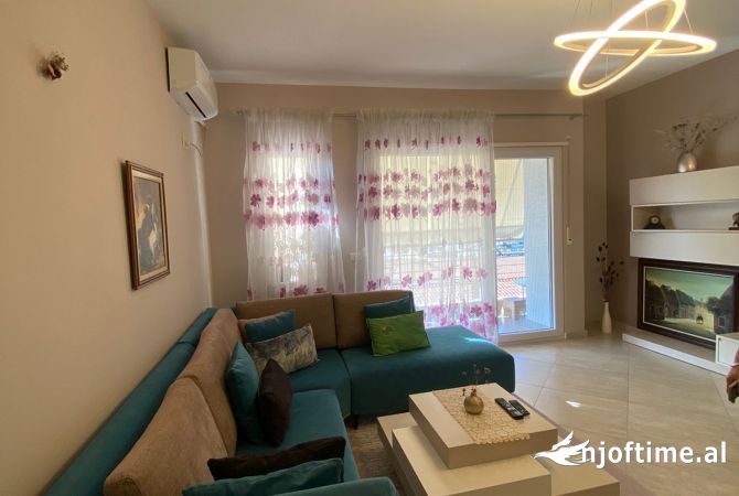 Shtepi me qera Apartament ne Tirane, 2+1, Mobilimi E mobiluar, Pagesa 700  Euro.