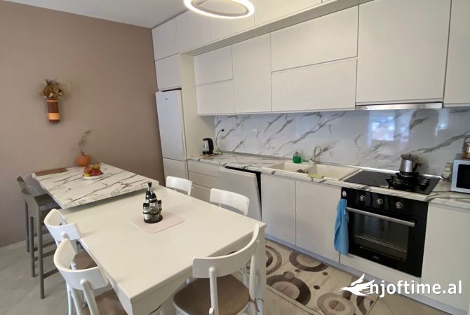 Shtepi me qera 2+1 ne Tirane - 700 Euro