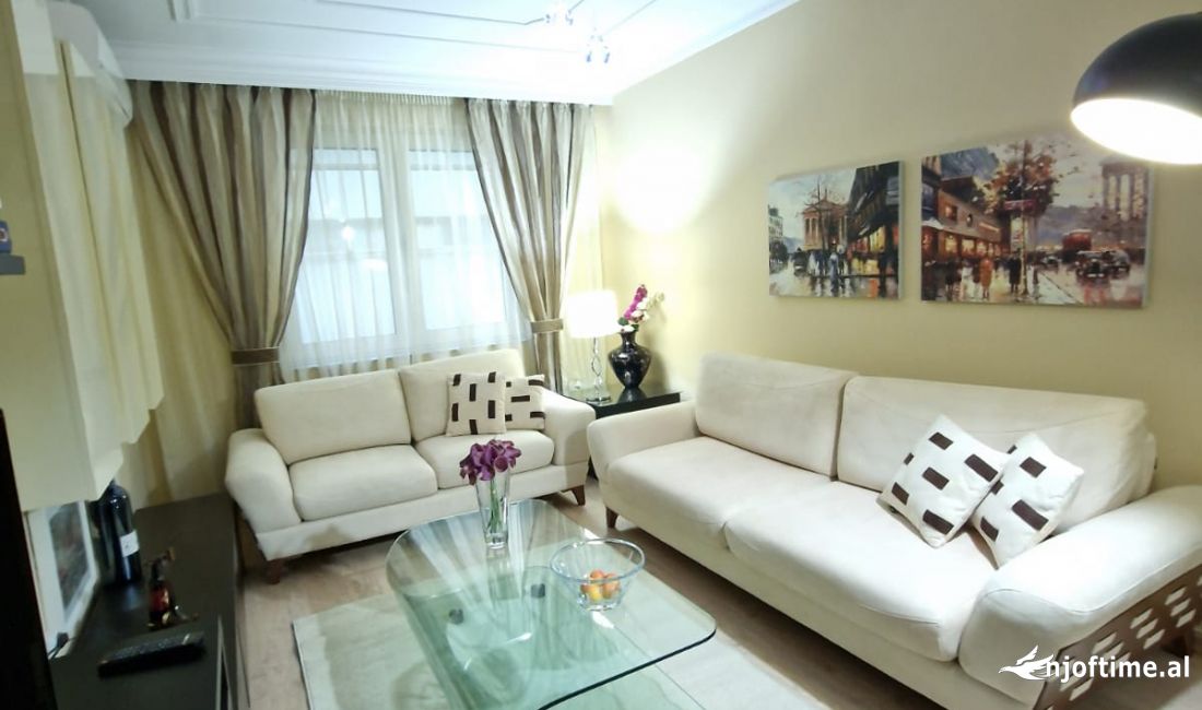 Shtepi me qera Apartament ne Tirane, 1+1, Mobilimi E mobiluar, Pagesa 800  Euro.