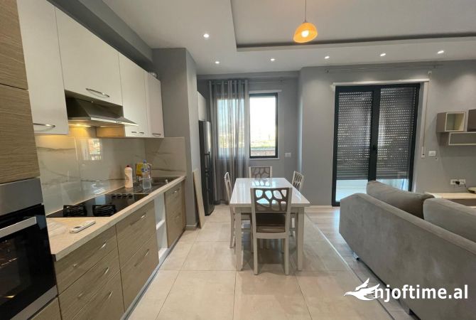 Shtepi me qera Apartament ne Tirane, 1+1, Mobilimi E mobiluar, Pagesa 500  Euro.