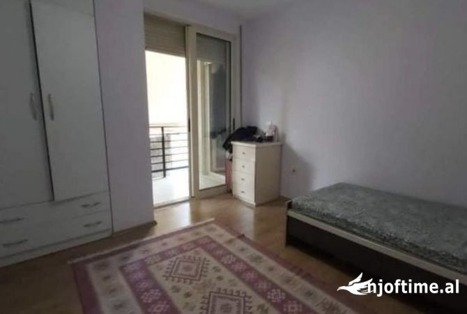 Shtepi me qera Apartament ne Tirane, 2+1, Mobilimi E mobiluar, Pagesa 700  Euro.