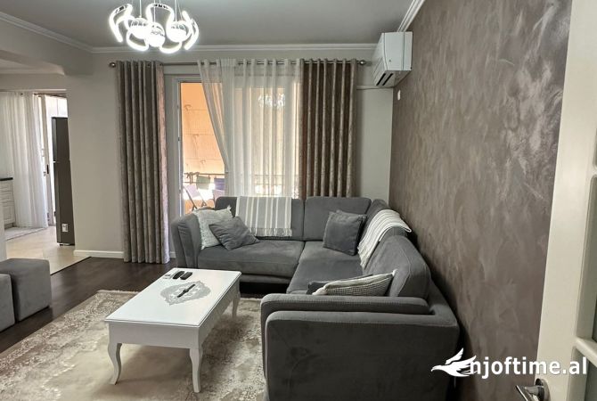 Shtepi ne shitje Apartament ne Tirane, 2+1, Mobilimi E mobiluar, Pagesa 295,000  Euro.