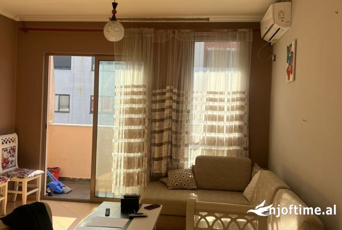 Shtepi ne shitje Apartament ne Tirane, 2+1, Mobilimi E mobiluar, Pagesa 115,000  Euro.
