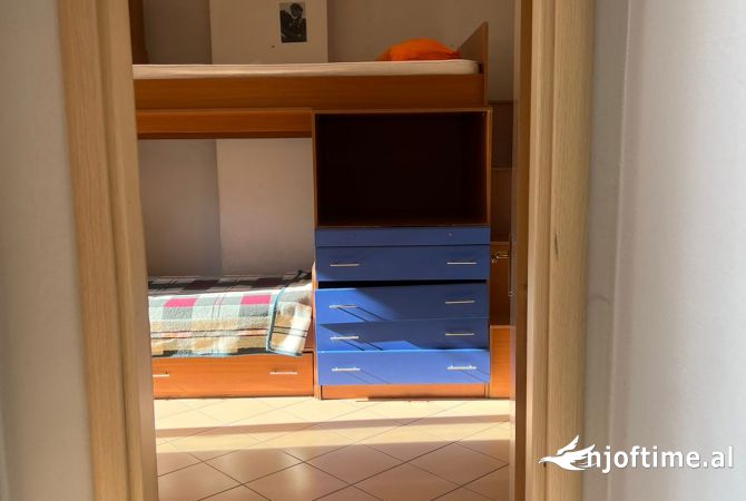 Shtepi ne shitje Apartament ne Tirane, 2+1, Mobilimi E mobiluar, Pagesa 115,000  Euro.
