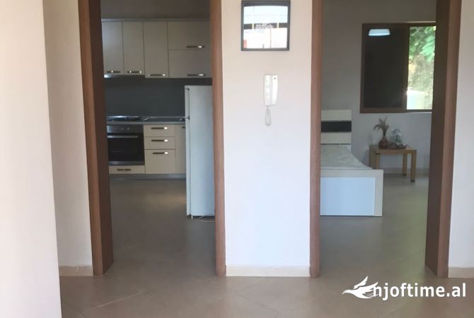 Shtepi me qera Apartament ne Tirane, 2+1, Mobilimi E mobiluar, Pagesa 550  Euro.