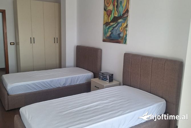Shtepi ne shitje Apartament ne Tirane, 2+1, Mobilimi E mobiluar, Pagesa 175,000  Euro.