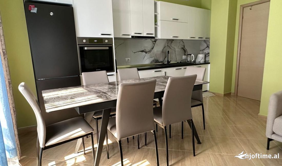 Shtepi me qera Apartament ne Tirane, 2+1, Mobilimi E mobiluar, Pagesa 700  Euro.