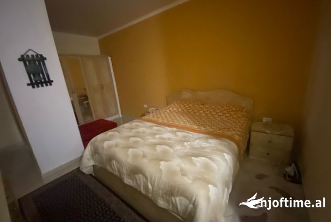 Shtepi ne shitje Apartament ne Tirane, 2+1, Mobilimi E mobiluar, Pagesa 120,000  Euro.