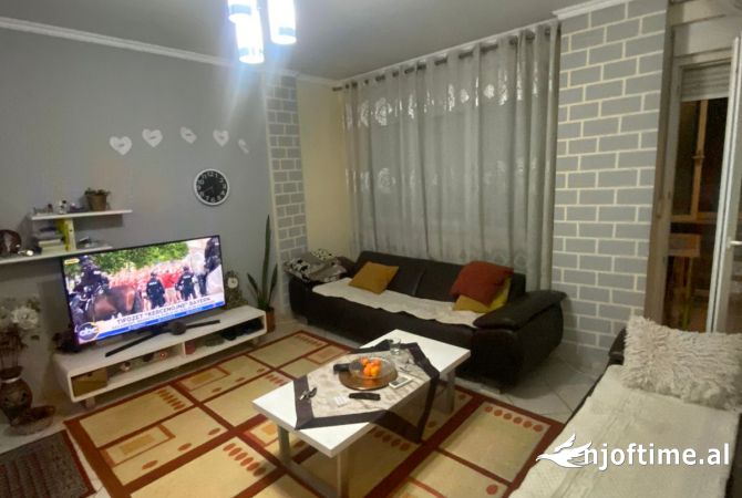 Shtepi ne shitje Apartament ne Tirane, 2+1, Mobilimi E mobiluar, Pagesa 120,000  Euro.