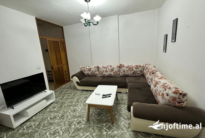 Shtepi me qera Apartament ne Tirane, 2+1, Mobilimi E mobiluar, Pagesa 550  Euro.