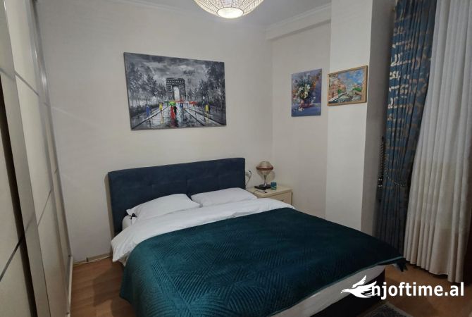 Shtepi ne shitje Apartament ne Tirane, 3+1, Mobilimi E mobiluar, Pagesa 250,000  Euro.