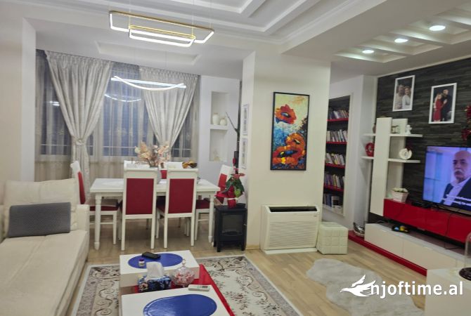 Shtepi ne shitje Apartament ne Tirane, 3+1, Mobilimi E mobiluar, Pagesa 250,000  Euro.