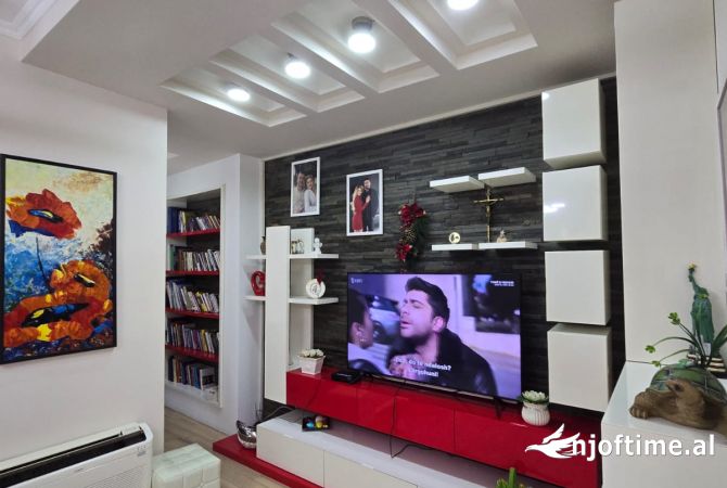 Shtepi ne shitje Apartament ne Tirane, 3+1, Mobilimi E mobiluar, Pagesa 250,000  Euro.