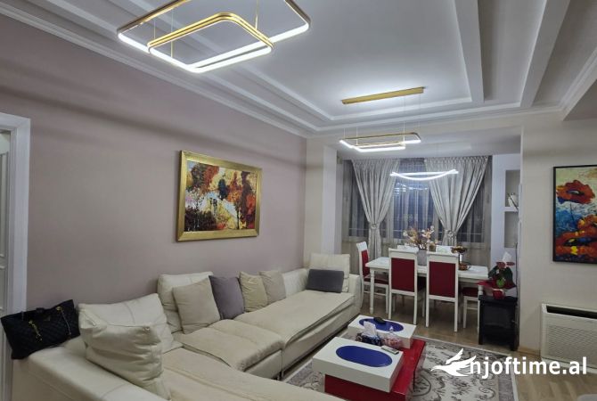 Shtepi ne shitje Apartament ne Tirane, 3+1, Mobilimi E mobiluar, Pagesa 250,000  Euro.