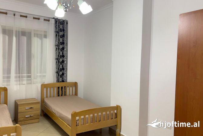 Shtepi me qera Apartament ne Tirane, 2+1, Mobilimi E mobiluar, Pagesa 45,000  Leke.