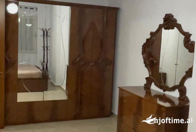 Shtepi me qera Apartament ne Tirane, 2+1, Mobilimi E mobiluar, Pagesa 45,000  Leke.